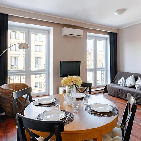 Warecka Street Super Free Parking ワルシャワ