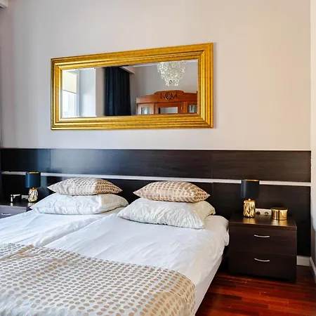 Warecka Street Super Free Parking وارسو