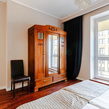 Warecka Street Super Free Parking Βαρσοβία